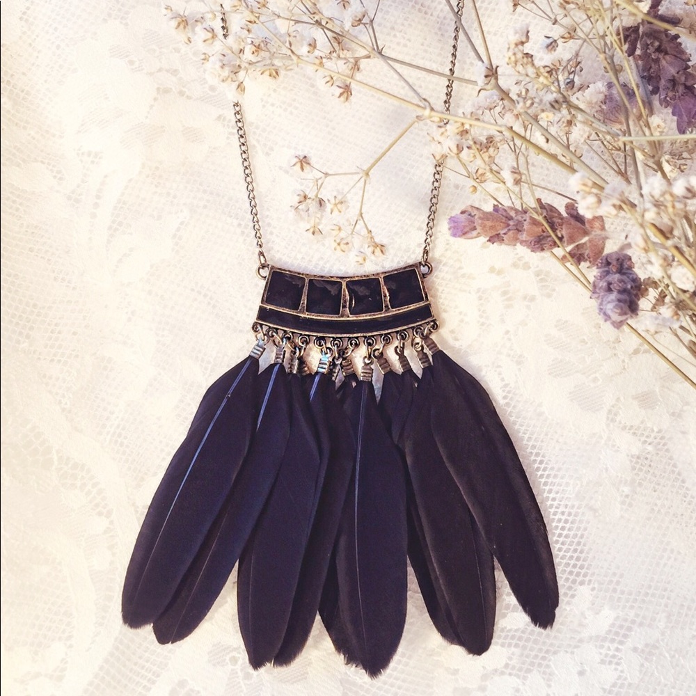 FEATHER NECKLACE